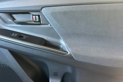 2027 Toyota C-HR SE