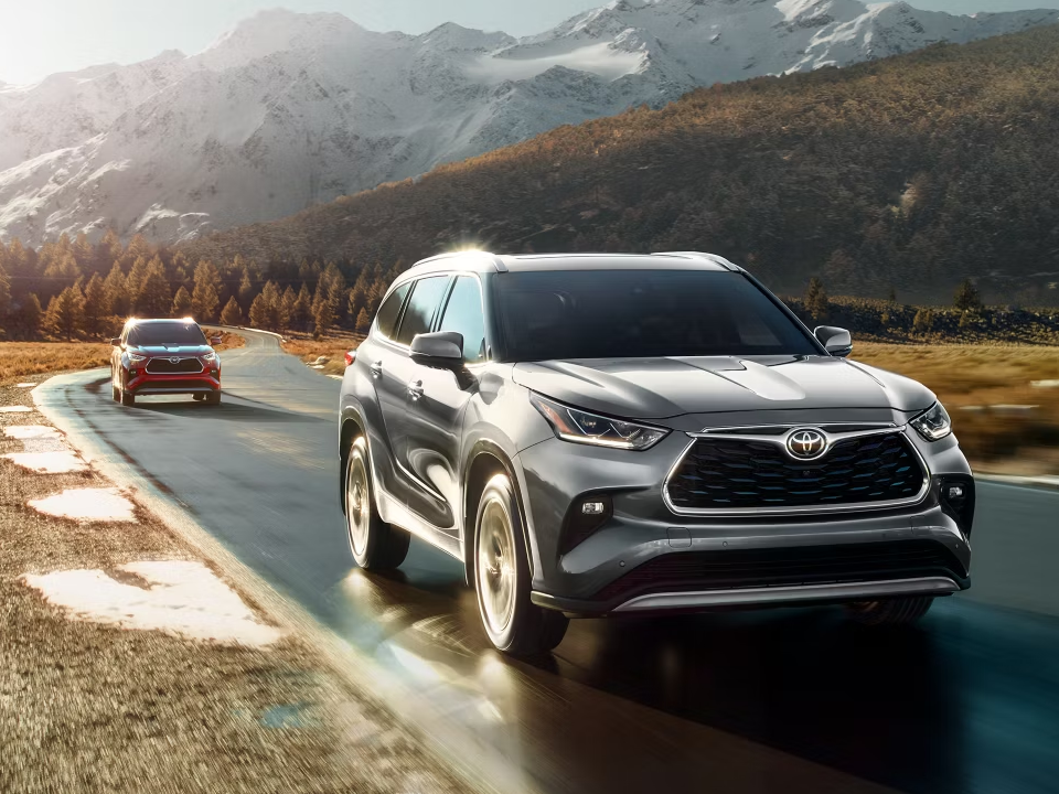 2025 Toyota Highlander Hybrid Front view