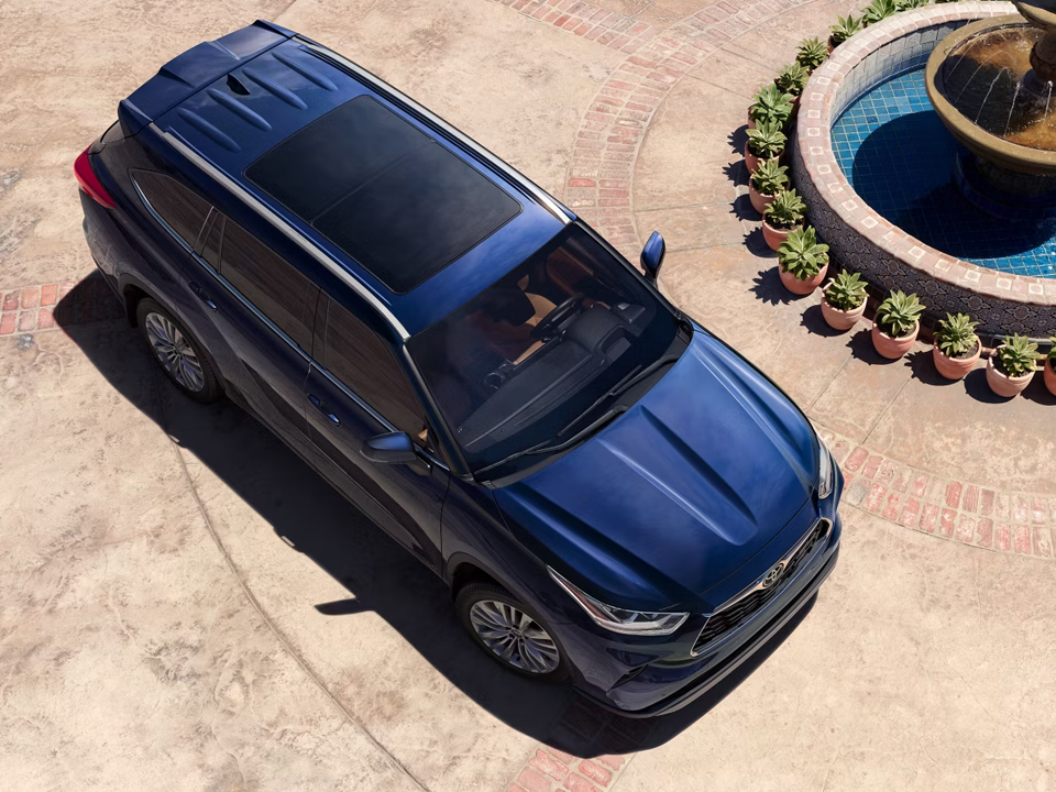 2025 Toyota Highlander Hybrid Top View with sun/moon roof